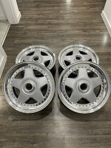 MOMO R3 17” 5x114,3 8J et37 - 5