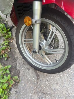 Skútr Honda SH300A - 5