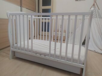 Dětská postýlka s matrací a roštem. - 5