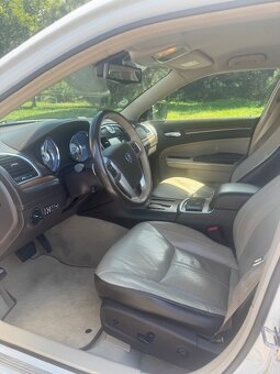 Lancia Thema-Chrysler 300 C - 5