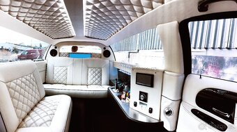 Lincoln Town Car Excalibur - 5