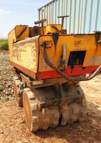 Příkopový vibrační válec - 5