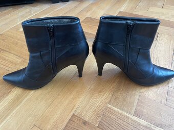 Kotníkové boty na podpatku Baťa - 5