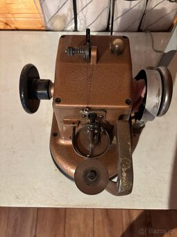 Kožešnický šicí stroj Success - 5