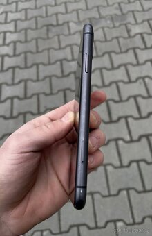 IPHONE 11 BLACK 64GB - BATERIE 98% - 5