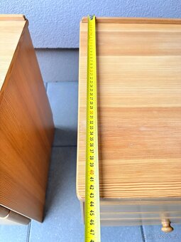 Dřevěný noční stolek s šuplíky - 5