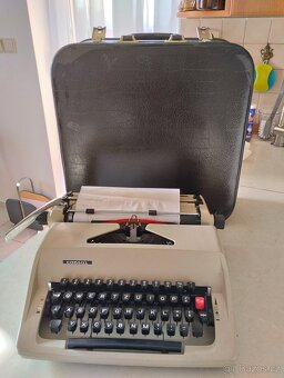 Kufříkový psací stroj - 5