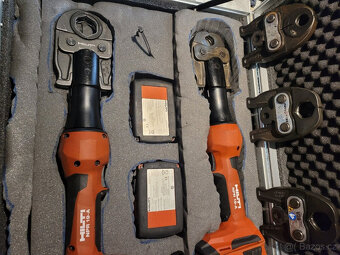 Použité 2 akumulátorové lisy Hilti - 5