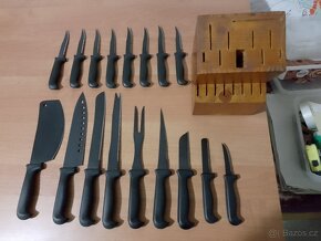 Sada 17 nožů non-stick v dřevěném bloku - 5