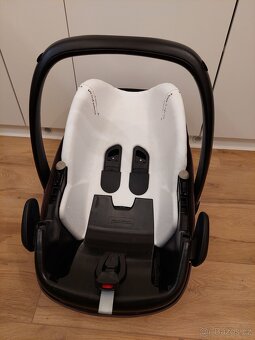 Set Maxi Cosi: 2x autosedačka (0-13 kg a 9-18 kg) + základna - 5