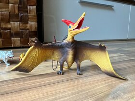 Dinosauři a tygr - 5
