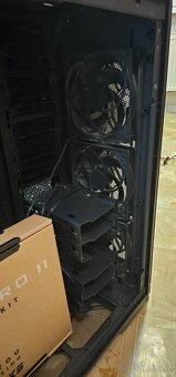 Phanteks Enthoo Pro II – E-ATX skříň + 4× Arctic P14 - 5