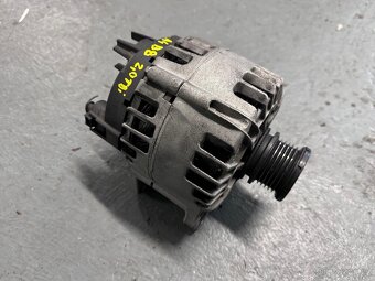 Audi A4, Seat Exeo klimakompresor, alternátor - 5