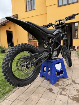 SUR RON Ultra BEE R s techničakem a spz - 5