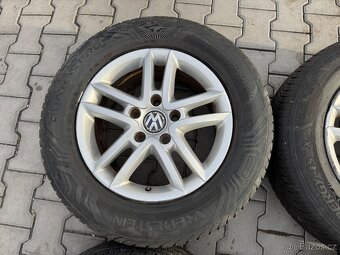 VW Touareg 17” orig. alu kola s celoročními pneu - 5