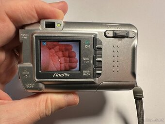 Fuji FinePix A330 retro fotoaparát - 5