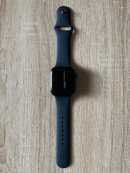 Apple Watch 7 45 mm s příslušenstvím - 5