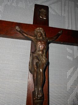 Dřevěný JEŽÍŠ 33,5cm + stolní křížek 8,5cm - cena celkem - 5