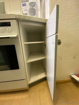 Moderní kuchyňská linka se spořebiči - 5