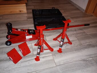POJÍZDNÝ ZVEDÁK - Nosnost 2t - 5