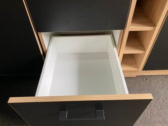 Moderní kuchyňská linka bez spotřebiči - 5