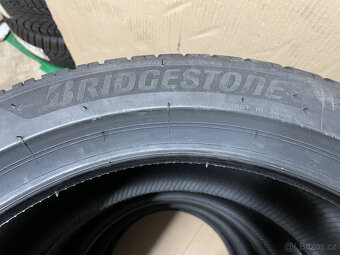 BRIDGESTONE BLIZZAK 6 235/45/18 98V XL FR DOT5024 - 5