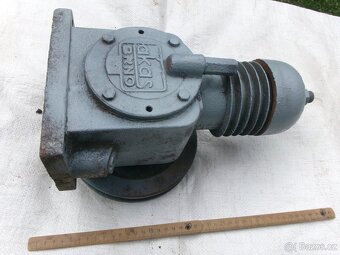 prodám různé hasičské vybavení, autosoučástky, plechové nádr - 5