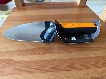 zahradní lopatka Fiskars, nová - 5