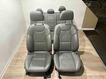 /// Sedačky Mercedes Benz W204 Sedan /// - 5