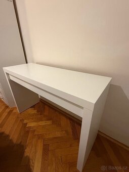 Bílý stůl - 5