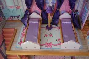 Domeček pro panenky KidKraft, i pro Barbie - 5