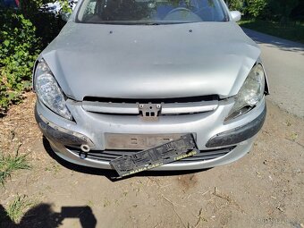 Havarovaný Peugeot 307 - 5