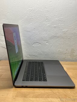 MacBook Pro 15” 2018/16GB RAM/Intel i7/512GB SSD/Záruka - 5