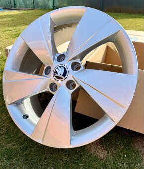 NOVÁ originál kola Škoda ZEUS 17” Superb, Kodiaq, 5x112 - 5