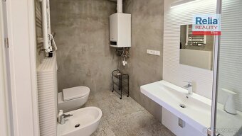 Pronájem nadstandardního bytu 3+kk, 73 m2 s výhledem na radn - 5