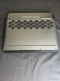 Dell Alienware Area-51m - 5