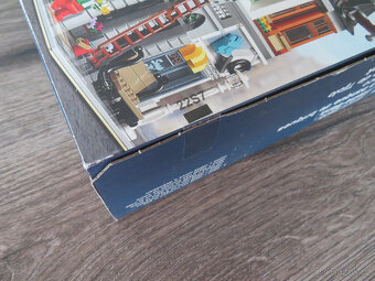 LEGO 10251 Brick Bank - 5