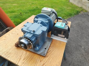 elektromotor s převodovkou + frekvenční měnič - 5