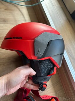 Lyžařská helma Atomic a lyžařské brýle Atomic - 5