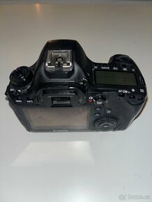 Zrcadlovka Canon EOS 6D + 2 objektivy na 50mm a 85mm - 5