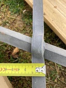 Masivní železná kovana okenní mříž - 5
