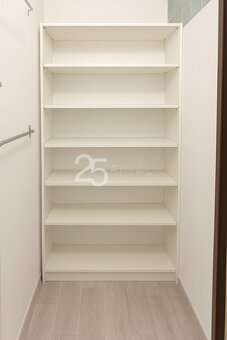 Pronájem udržovaného bytu 2+kk s balkonem a výtahem, tř. T. - 5