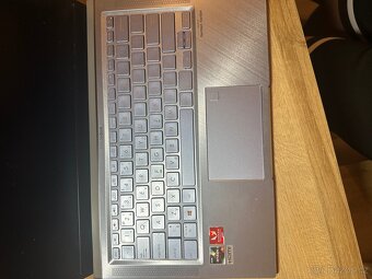 Asus Zenbook (notebook) - 5