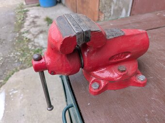 Pracovní dílenský stůl se svěrákem York - 5