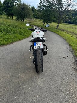 Triumph speed triple 1050 - 5