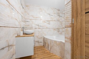 LUXUSNÍ NOVÝ Byt 4+1 350m² Židlochovice-centrum; 3 metrové s - 5