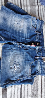 DSQUARED2 (52-36). - 5