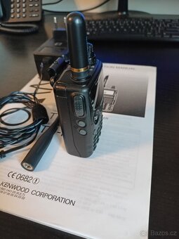 Kenwood TH-F7 - 5