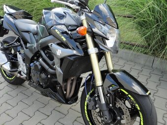 SUZUKI GSR750 - 5