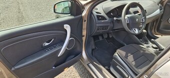 Renault Fluence 1.6 benzín 81 Kw, r.v. 2011 - 5